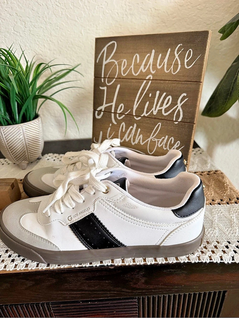 G by Guess Color Block Sneakers in White & Black Like New